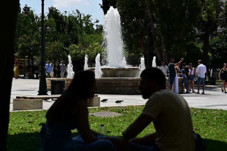 O καιρός με τον Παναγιώτη Γιαννόπουλο: Υποχωρεί η θερμοκρασία το ΣΚ, όμως στο βάθος καύσωνας διαρκείας
