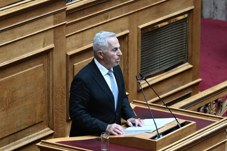 Ε. Αποστολάκης για τις εκρήξεις στις αποθήκες πυρομαχικών: Ποιο είναι το σχέδιο πυρόσβεσης και γιατί απέτυχε;