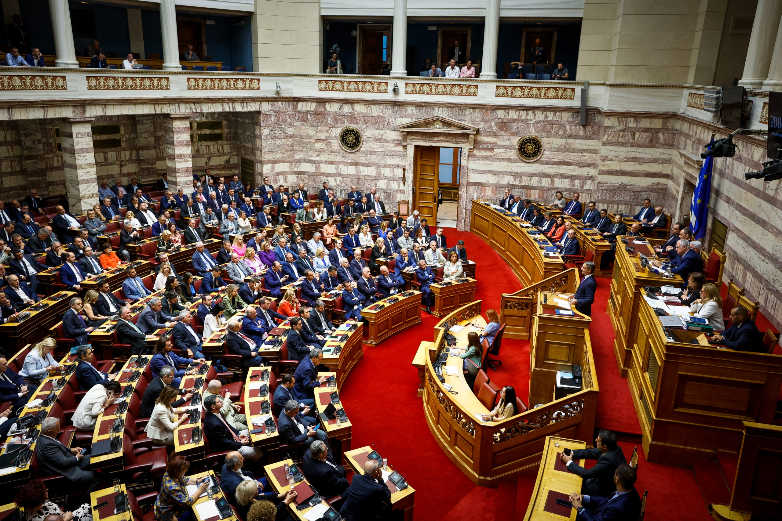 Στη Βουλή το νομοσχέδιο για την «Ενίσχυση του εισοδήματος των μισθωτών, των νέων, της οικογένειας και της εργασίας»