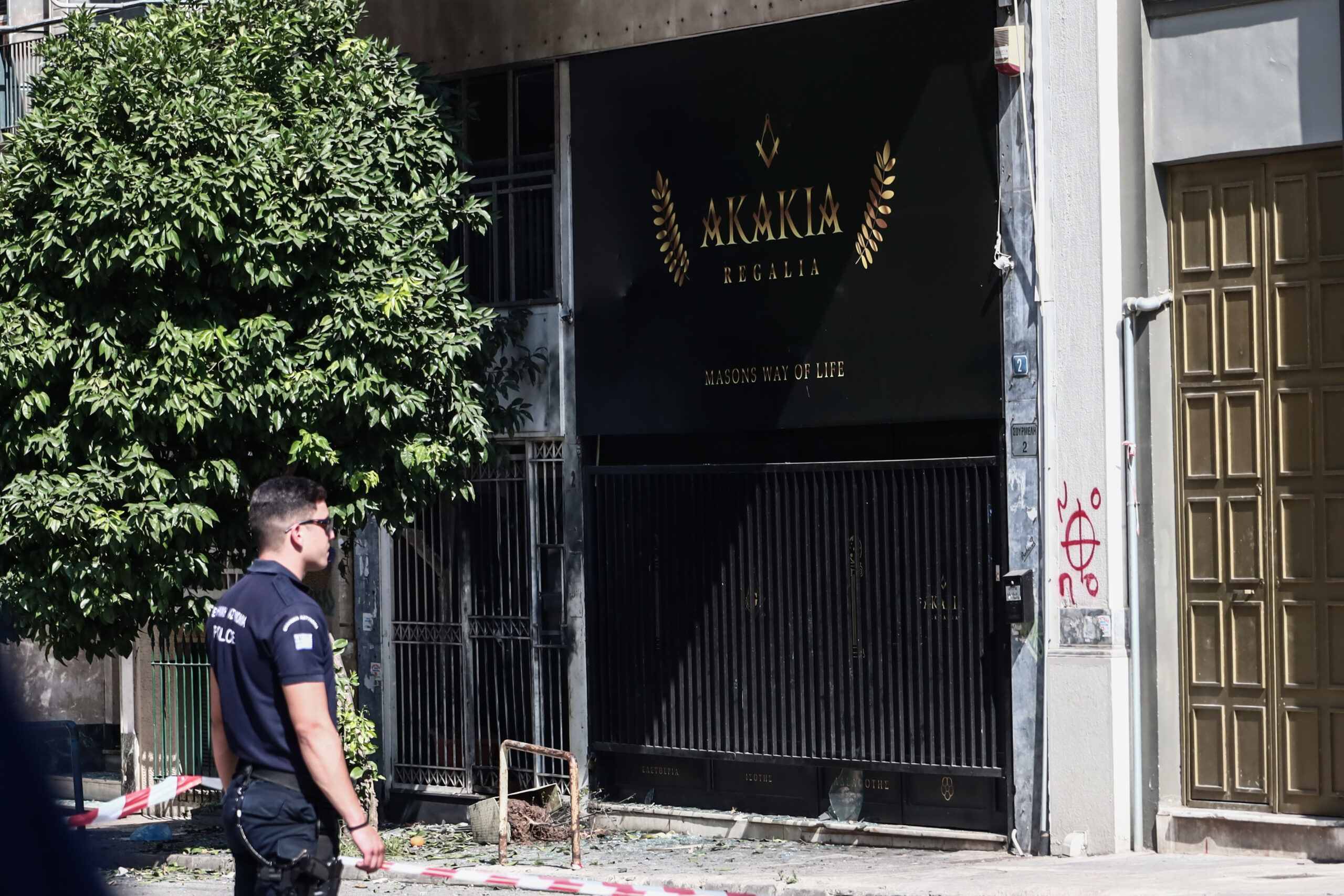 Αχαρνών: Άγνωστος προειδοποίησε για την έκρηξη με τηλεφώνημα στο 112 – Τι λένε αυτόπτες μάρτυρες στην ΕΡΤ