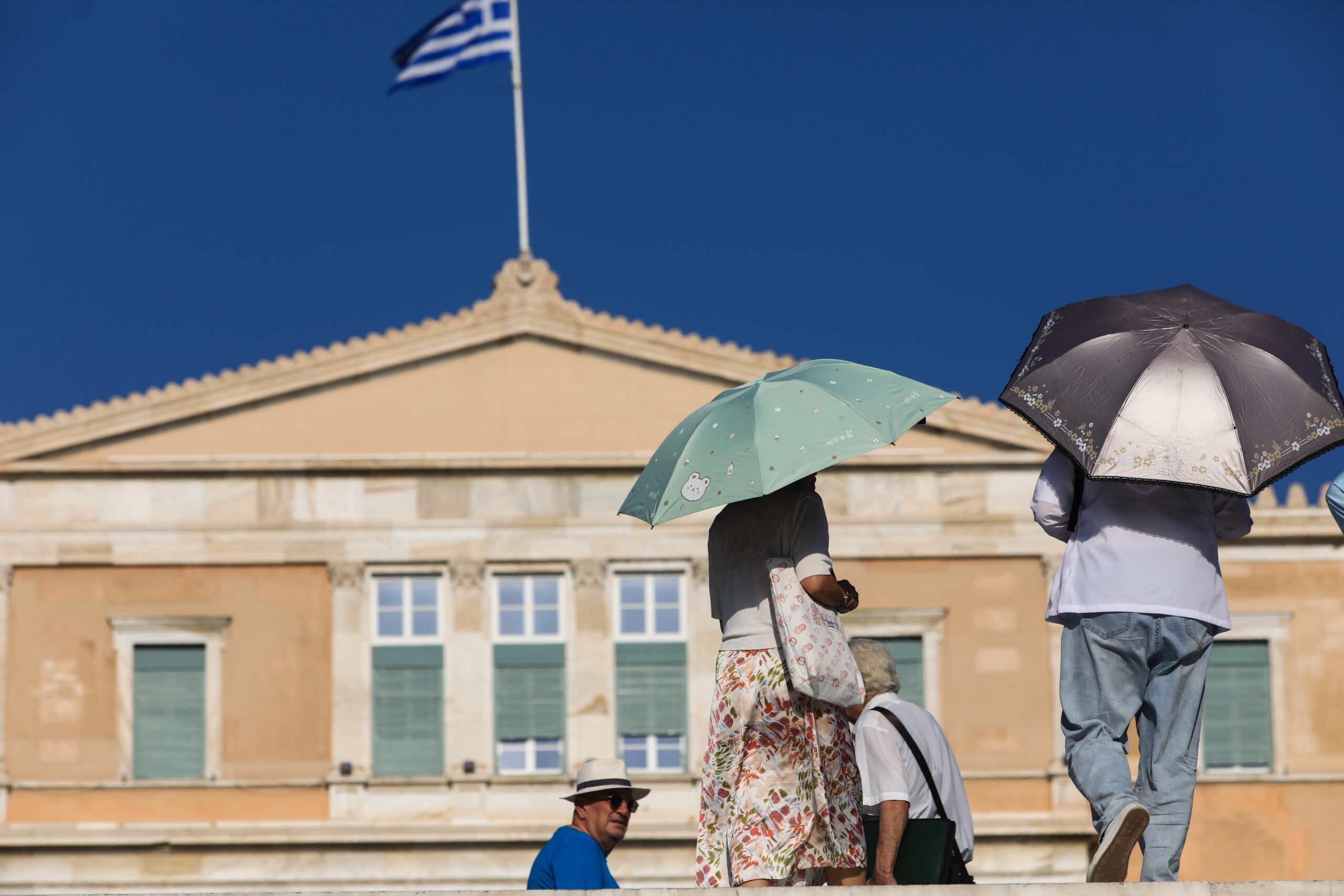 Καύσωνας: Στον σκληρό πυρήνα του «Κλέωνα» σήμερα Παρασκευή – Έρχεται μελτέμι και δεύτερο κύμα ζέστης — Αναλυτική πρόγνωση ΕΡΤ