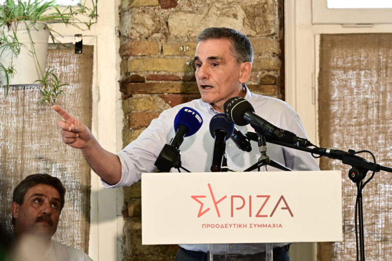 Ο Ευκλείδης Τσακαλώτος ανακοίνωσε την υποψηφιότητά του – «Ο ΣΥΡΙΖΑ πρέπει να παραμείνει κομμάτι της Αριστεράς»