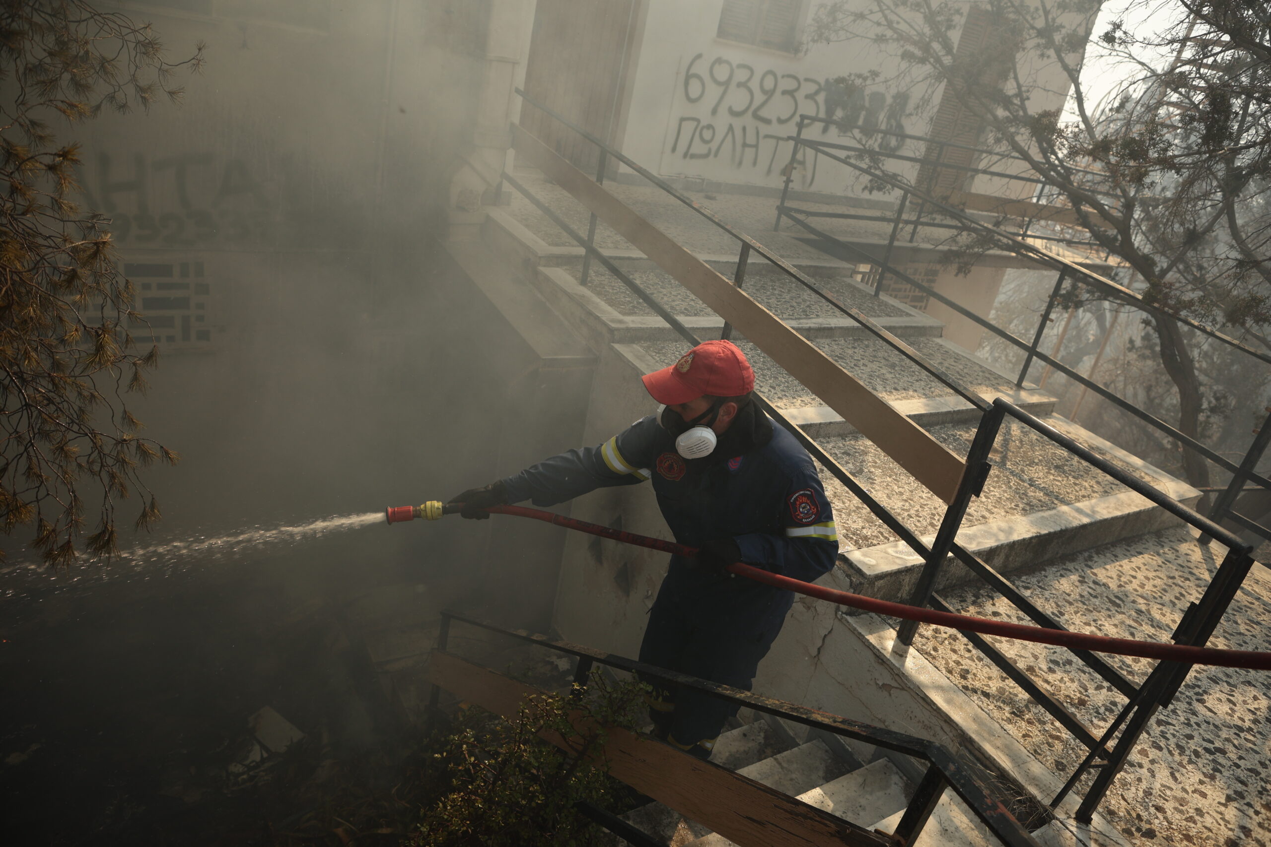 [362572] ΠΥΡΚΑΓΙΑ ΣΤΟΝ ΝΕΟ ΚΟΥΒΑΡΑ ΑΤΤΙΚΗΣ (ΒΑΣΙΛΗΣ ΡΕΜΠΑΠΗΣ/EUROKINISSI)