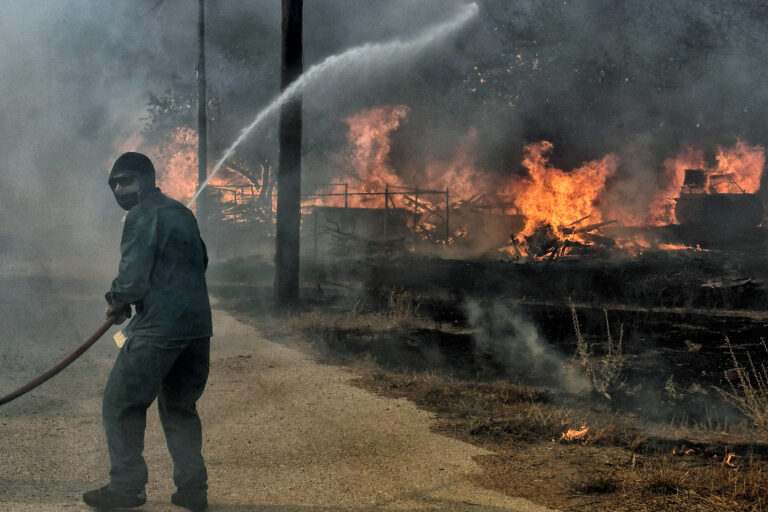 Λουτράκι: Πλησιάζει τα διυλιστήρια η πυρκαγιά που βρίσκεται σε εξέλιξη-Έκτακτα μέτρα κυκλοφορίας-Μύνυμα απο το 112