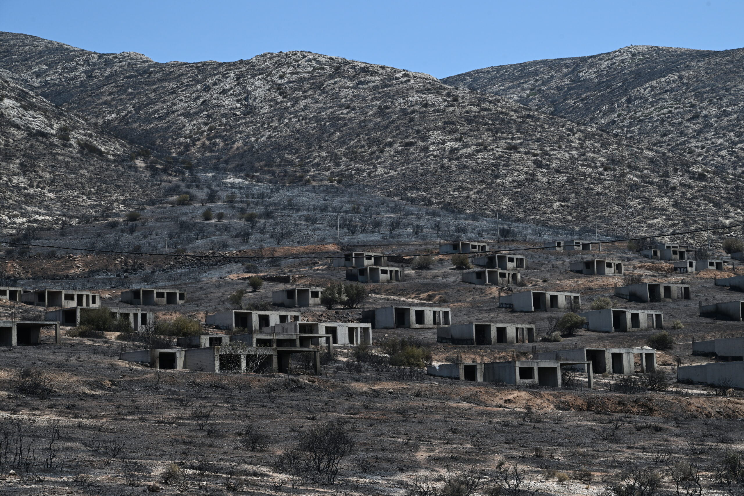 [362586] ΠΥΡΚΑΓΙΑ ΣΤΗΝ ΝΟΤΙΟΑΝΑΤΟΛΙΚΗ ΑΤΤΙΚΗ  / ΕΠΟΜΕΝΗ ΗΜΕΡΑ -  ΚΑΤΑΣΤΡΟΦΕΣ ΣΕ ΛΑΓΟΝΗΣΙ, ΑΝΑΒΥΣΣΟ ΚΑΙ ΣΑΡΩΝΙΔΑ (ΤΑΤΙΑΝΑ ΜΠΟΛΑΡΗ/EUROKINISSI)