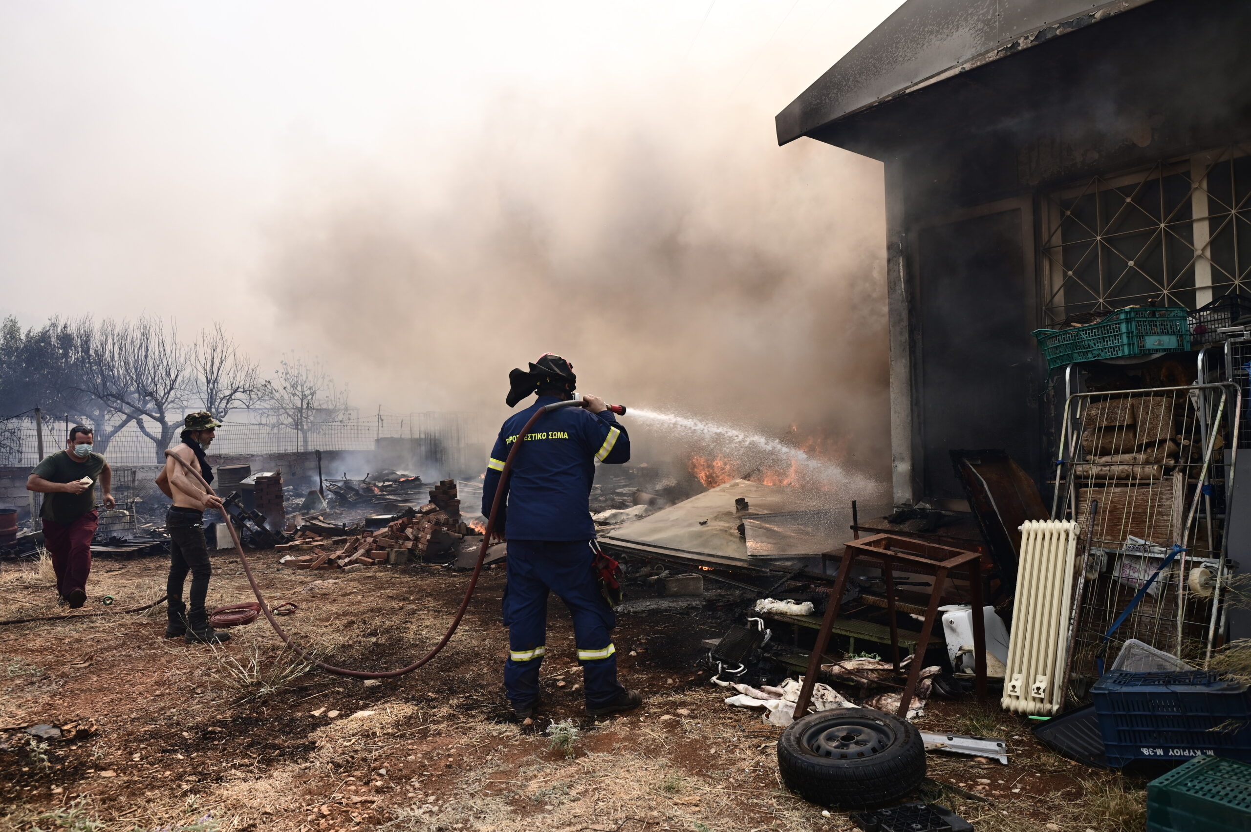 Φωτιά στα Δερβενοχώρια: Εκκενώνονται 5 οικισμοί – Δοκιμάστηκαν οι κάτοικοι στη Νέα Ζωή