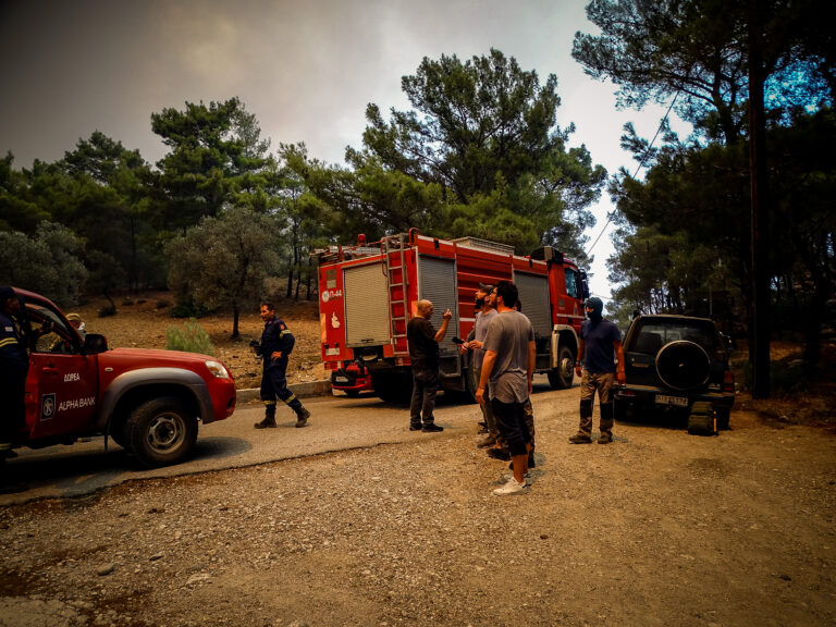 Φωτιά στη Ρόδο: Τα μέσα που έχουν διατεθεί και επιχειρούν για κατάσβεση και απεγκλωβισμούς