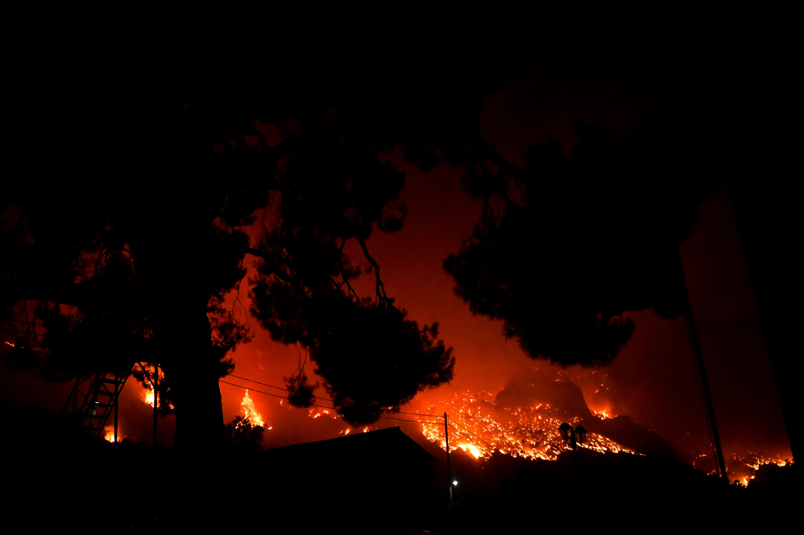 Φωτιές: Ακραίoς κίνδυνος πυρκαγιάς τη Δευτέρα 24/7 – Χάρτης με τις περιοχές