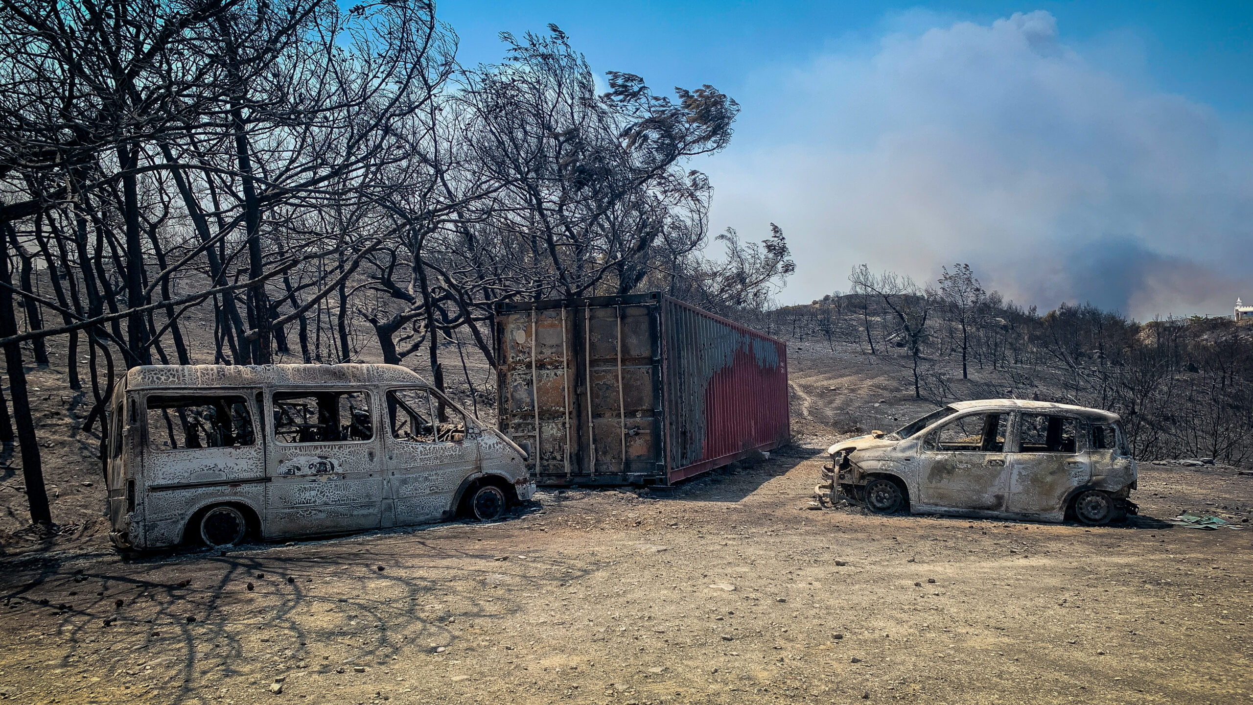Φωτιά στη Ρόδο: Αίρεται ο κίνδυνος για οκτώ οικισμούς – Επιστρέφουν στα σπίτια τους οι κάτοικοι