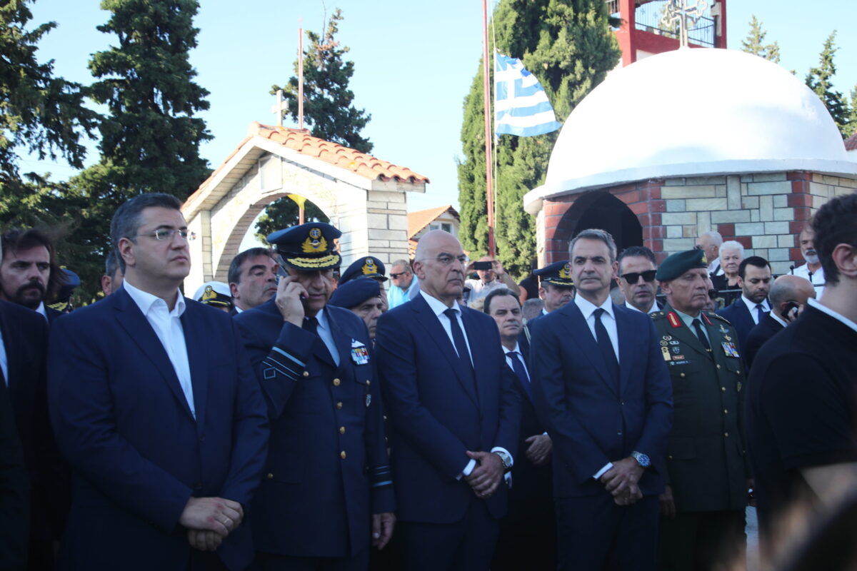 Πτώση καναντέρ: Τελευταίο αντίο στον ανθυποσμηναγό Π. Στεφανίδη παρουσία του Κυρ. Μητσοτάκη