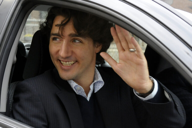 Φαν της Τέιλορ Σουίφτ ο πρωθυπουργός Τριντό – Την κάλεσε να συμπεριλάβει τον Καναδά στην περιοδεία της