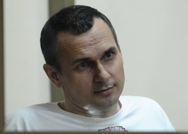 Ουκρανία: Ο σκηνοθέτης Σεντσόφ τραυματίσθηκε και πάλι από ρωσικά πυρά