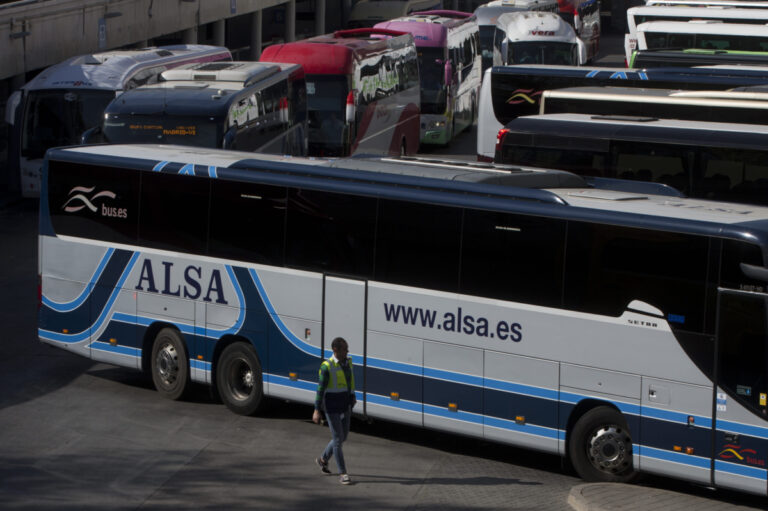 Ισπανία: Δέκα τραυματίες από ανατροπή τουριστικού λεωφορείου