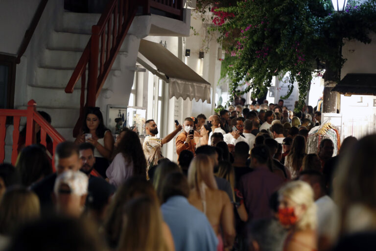 Πάρτι γεμάτο ναρκωτικά σε βίλα στη Μύκονο – Τέσσερις συλλήψεις 