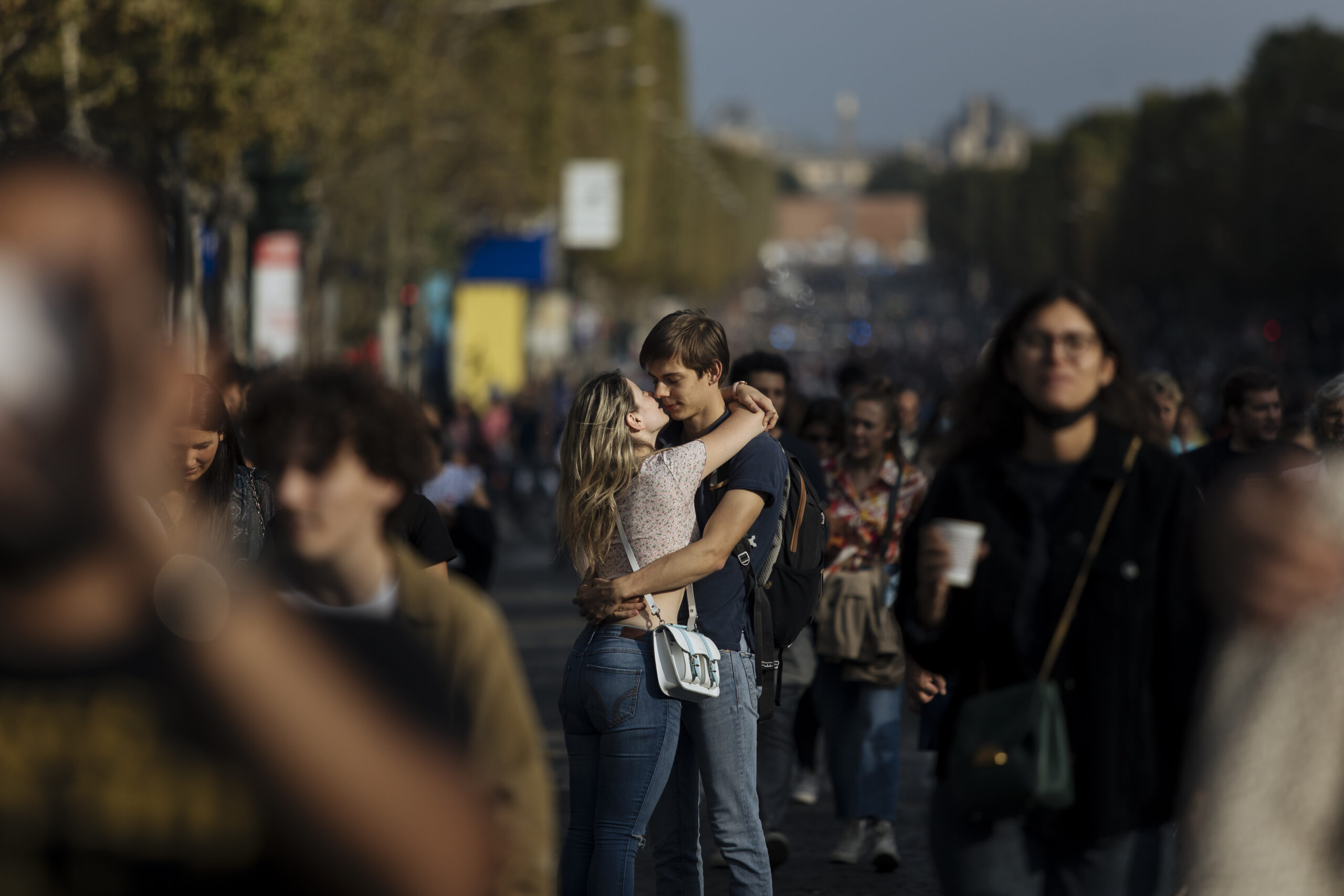 Γιατί αντέχουν οι πρώτες μας αγάπες και δεν χάνονται μακριά