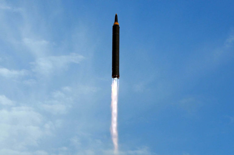 Στην εκτόξευση δύο βαλλιστικών πυραύλων βραχείας εμβέλειας προχώρησε η Βόρεια Κορέα