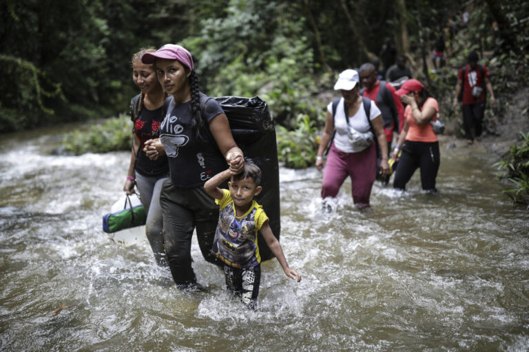 Παναμάς: Αριθμός ρεκόρ μεταναστών διασχίζει την επικίνδυνη ζούγκλα Ντάριεν