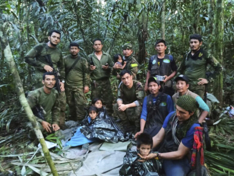 Κολομβία: Βγήκαν από το νοσοκομείο τα τέσσερα παιδιά που περιπλανήθηκαν 40 ημέρες στη ζούγκλα