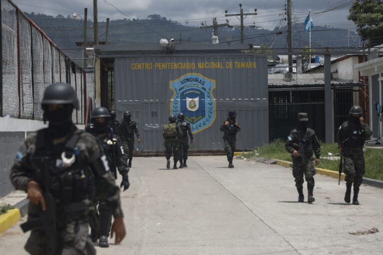 Ονδούρα: Στην καταστροφή εκατοντάδων όπλων και εκρηκτικών που κατασχέθηκαν σε φυλακές προχώρησαν οι αρχές