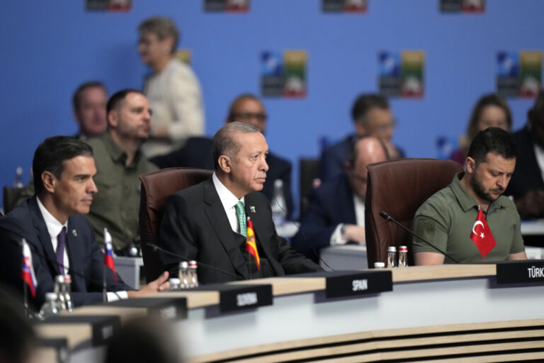 Σύνοδος ΝΑΤΟ: Συνάντηση Ερντογάν – Σάντσεθ στο Βίλνιους