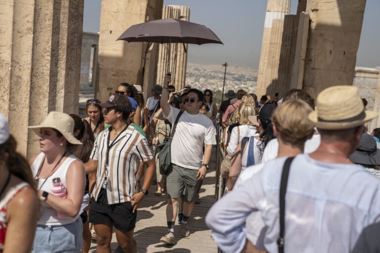 Αναστολή λειτουργίας του Αρχαιολογικού χώρου της Ακρόπολης 12:00 – 17:00 λόγω του καύσωνα