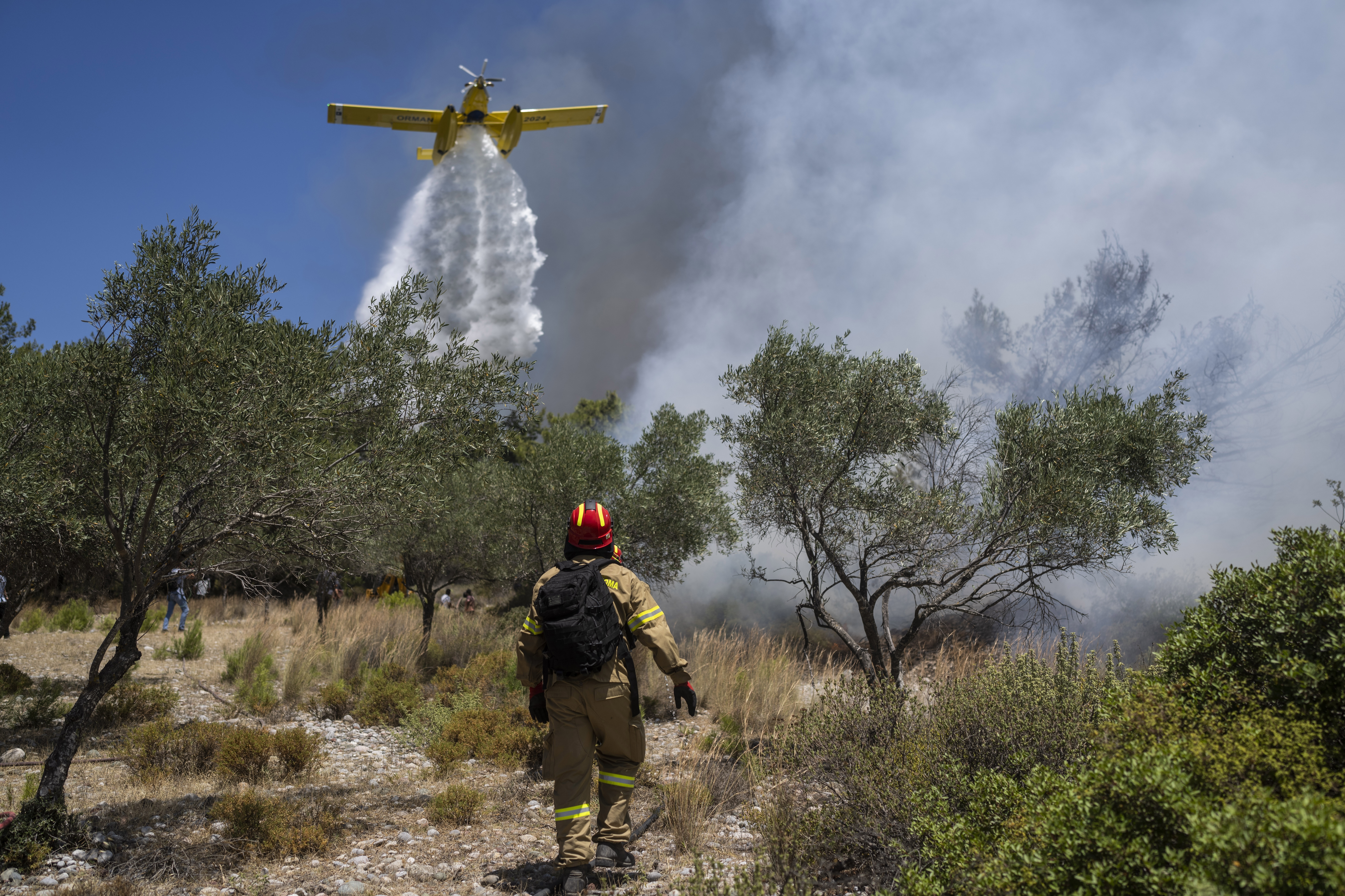 ΕΕ – Μ. Ουζβάρι: H Eυρωπαϊκή Επιτροπή έχει κινητοποιήσει συνολικά εννέα πυροσβεστικά αεροσκάφη για την αντιμετώπιση των πυρκαγιών στην Ελλάδα