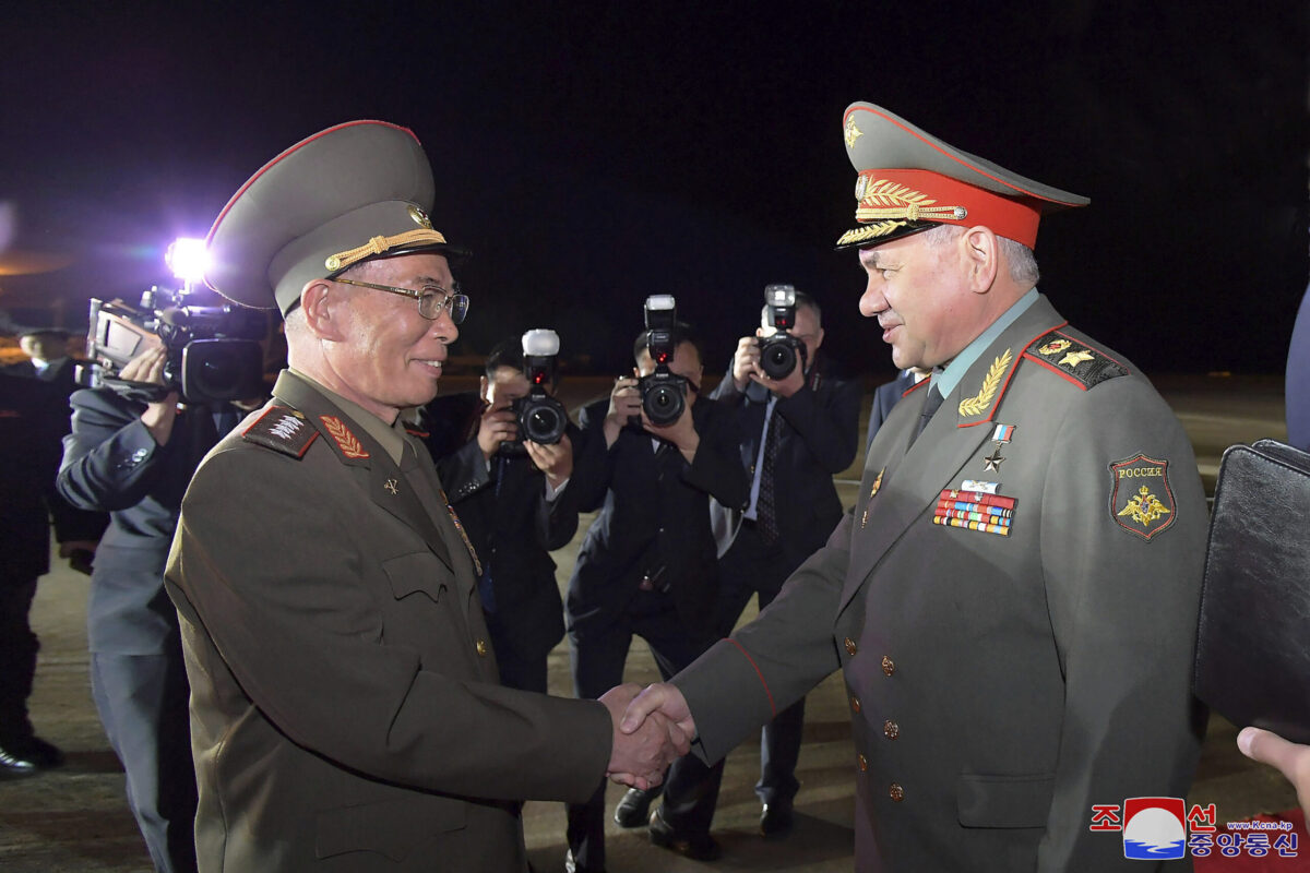 Βόρεια Κορέα: Ο Ρώσος υπουργός Άμυνας Σεργκέι Σόιγκου επισκέπτεται τη χώρα για να «ενδυναμώσει τους δεσμούς»