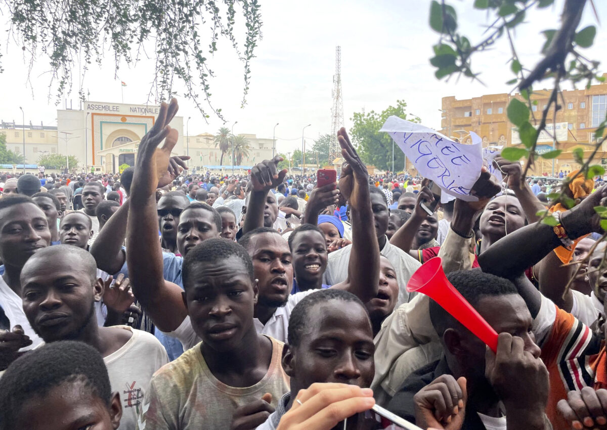 Νίγηρας: Διαδηλώσεις υπέρ του πραξικοπήματος και της Ρωσίας σε δύο μεγάλες πόλεις
