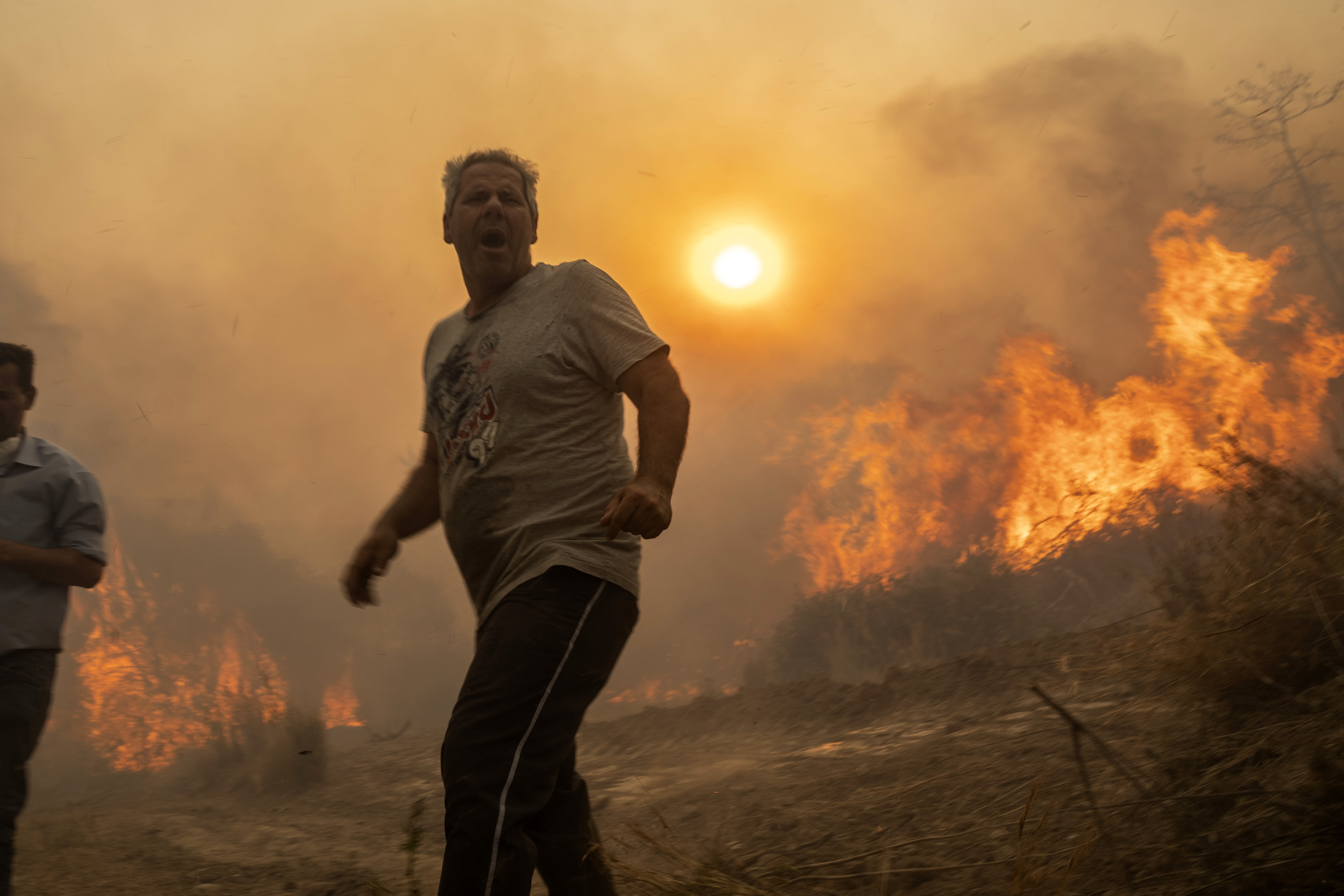 Πυρκαγιές: Εντολή Ν. Δένδια για ασκήσεις πυρασφάλειας και ελέγχους στα στρατόπεδα – Βελτιωμένη εικόνα σε Βόλο, Ρόδο και Κέρκυρα