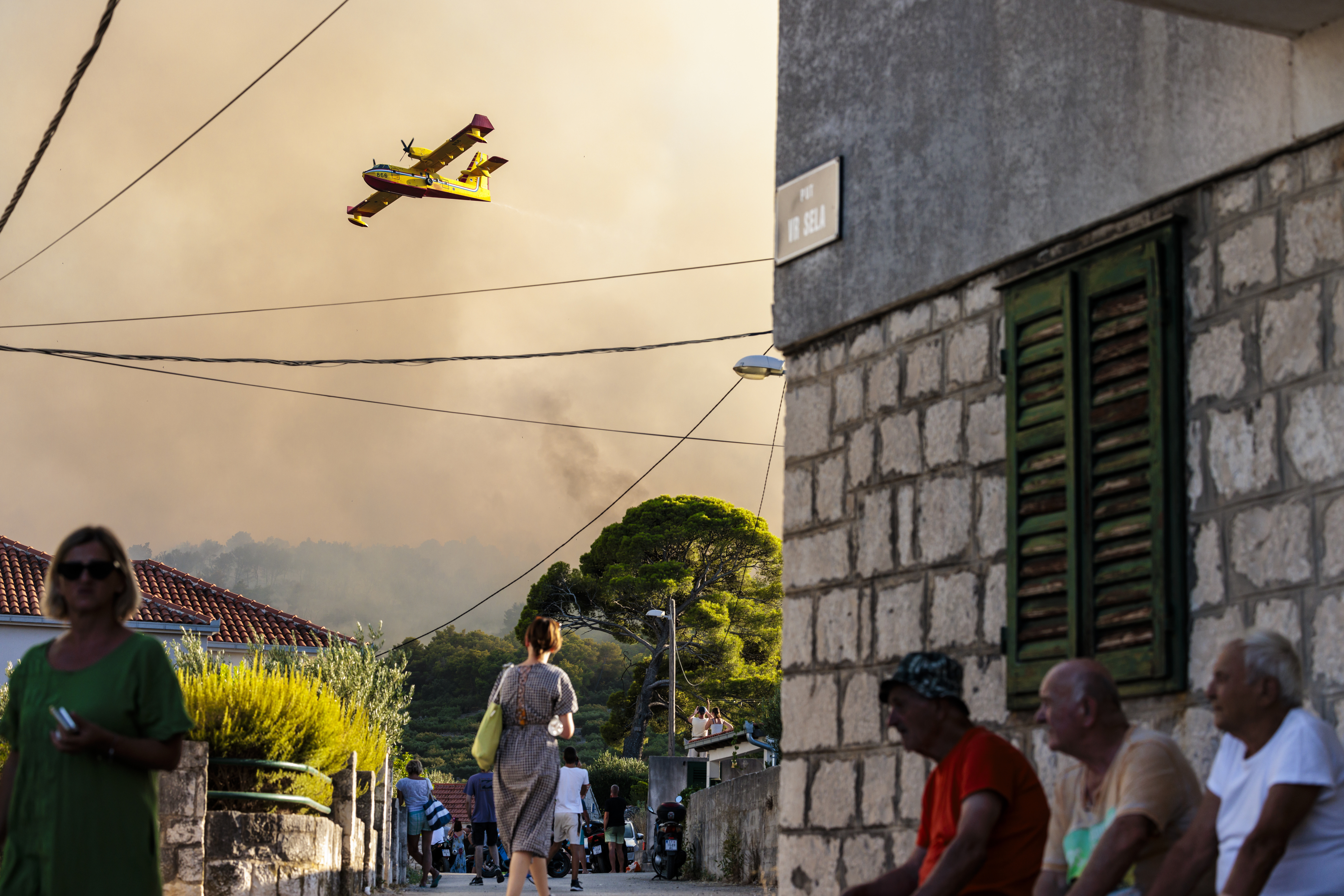 Κροατία: Μεγάλη κινητοποίηση της Πυροσβεστικής για την πυρκαγιά στο νησί Τσιόβο