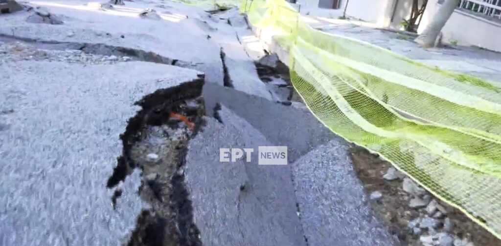 Θεσσαλονίκη: Η βροχή «κατάπιε» δρόμο στο Ρετζίκι – Απίστευτες εικόνες (βίντεο)