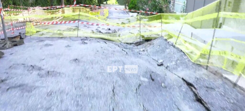 Θεσσαλονίκη: Η βροχή «κατάπιε» δρόμο στο Ρετζίκι – Απίστευτες εικόνες (βίντεο)
