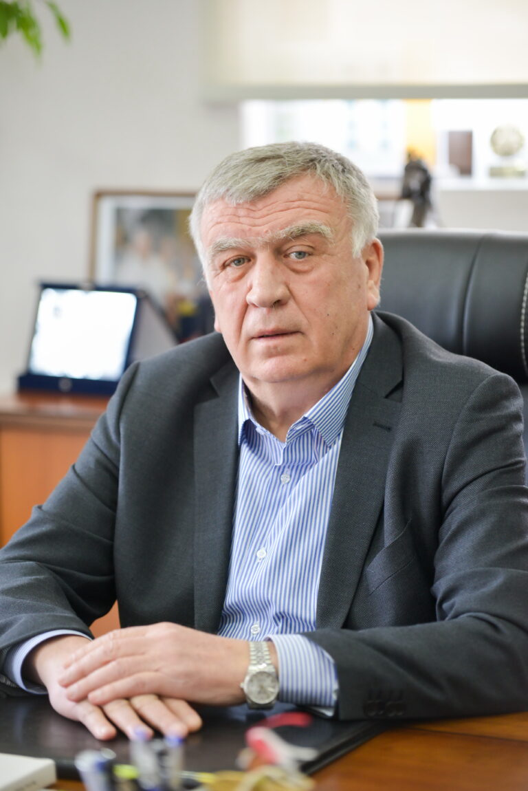 Δυο απινιδωτές δώρισε η ΠΕΔ Θεσσαλίας στο αεροδρόμιο της Ν. Αγχιάλου