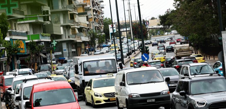 Η διάρκεια των φαναριών θα ρυθμίζεται από την Google – Τι προβλέπει η στρατηγική συμφωνία με την Περιφέρεια Αττικής