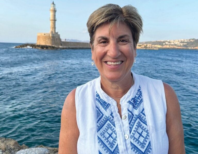 Για πρώτη φορά γυναίκα πρόεδρος στην Παγκρητική Ένωση Αμερικής – Εξελέγη η Νταϊάν Κουναλάκη