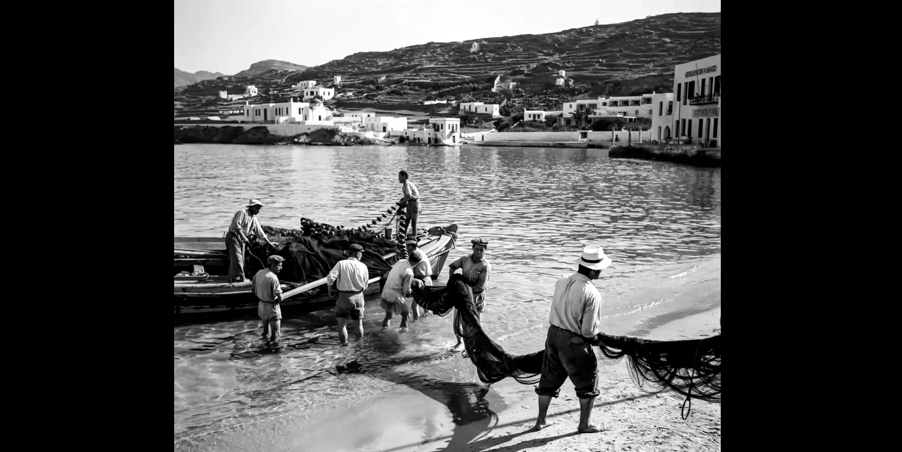 «Το Αιγαίο και η φιλική σας διάθεση αιχμαλώτισαν την ψυχή μου» – Ο αμερικανός φωτογράφος της Ελλάδας του ’50 μιλά στην ΕΡΤ