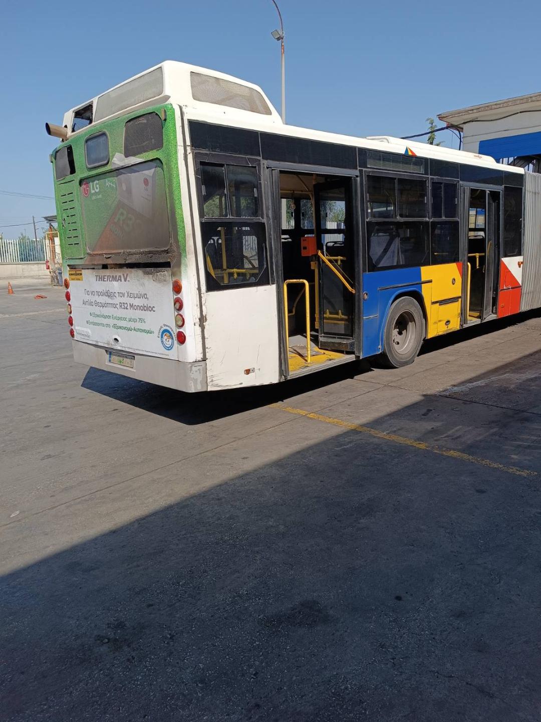 Θεσσαλονίκη: Φωτιά σε λεωφορείο του ΟΑΣΘ