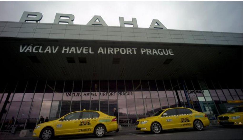 Μπλόκο της Τσέχικης Αστυνομίας σε Ρωσίδα τενίστρια στο αεροδρόμιο της Πράγας