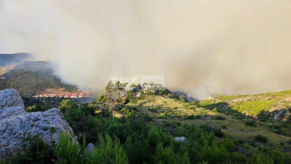 Φωτιές: Στα Δερβενοχώρια το μεγαλύτερο μέτωπο, κινείται προς Μαγούλα – Εικόνες και βίντεο από το σημείο