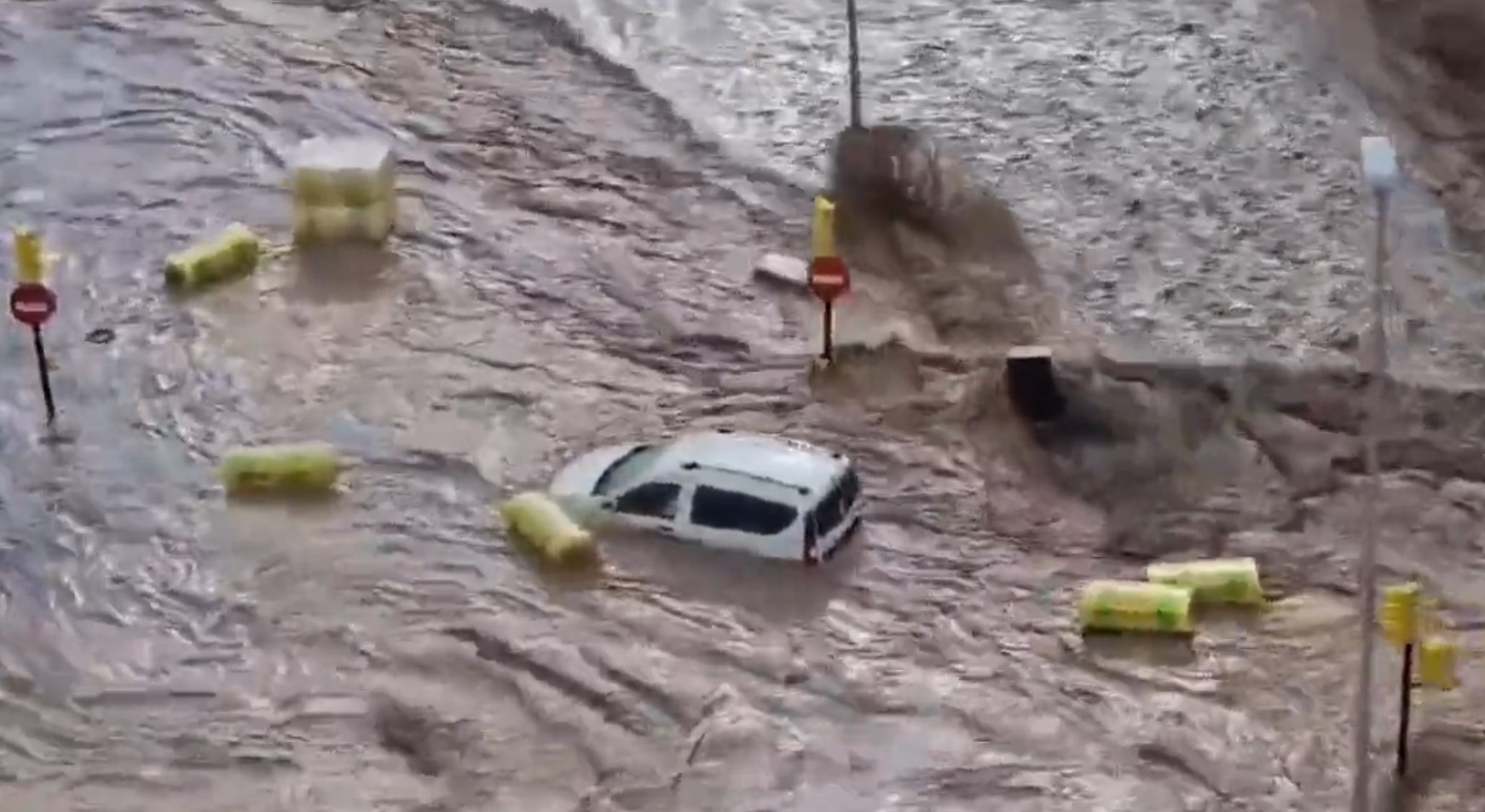 Ισπανία: Πρωτοφανής καταιγίδα στη Σαραγόσα – Ποτάμια οι δρόμοι, κινδύνεψαν πολίτες
