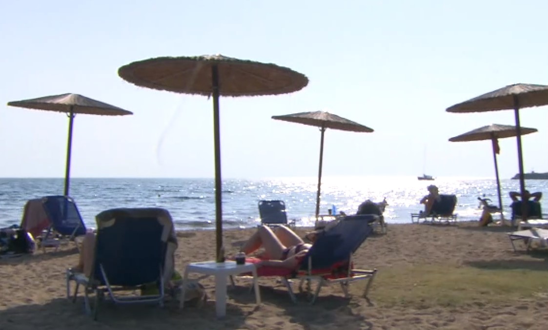 Ανάσες δροσιάς σε κοντινές παραλίες αναζητούν οι κάτοικοι της Θεσσαλονίκης
