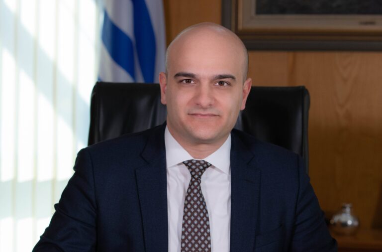 ΓΓ Μεταφορών Γ. Ξιφαράς αποκλειστικά στην ΕΡΤ: Υπογράφεται η πρώτη σύμβαση προμήθειας 250 ηλεκτρικών λεωφορείων στην Ελλάδα