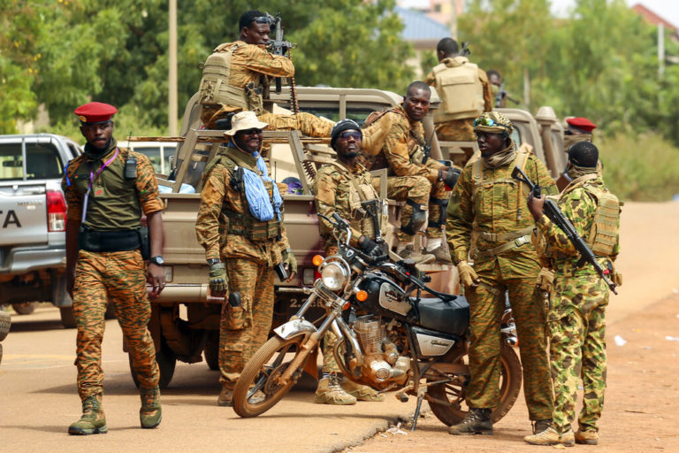 Τουλάχιστον 10 νεκροί από διπλή επίθεση τζιχαντιστών στη Μπουρκίνα Φάσο