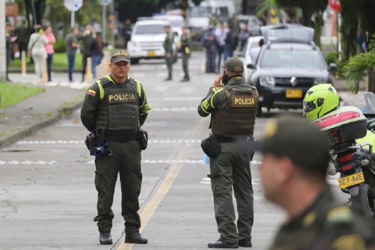 Οκτώ νεκροί και εννέα τραυματίες σε σύγκρουση λεωφορείου με φορτηγό στην Κολομβία
