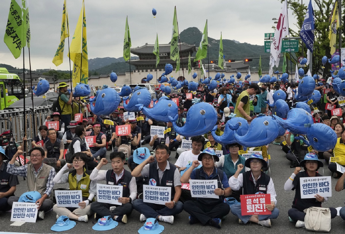 Νότια Κορέα: Εν μέσω διαδηλώσεων για την απόρριψη επεξεργασμένου ραδιενεργού ύδατος στον ωκεανό η επίσκεψη του επικεφαλής του ΙΑΕΑ