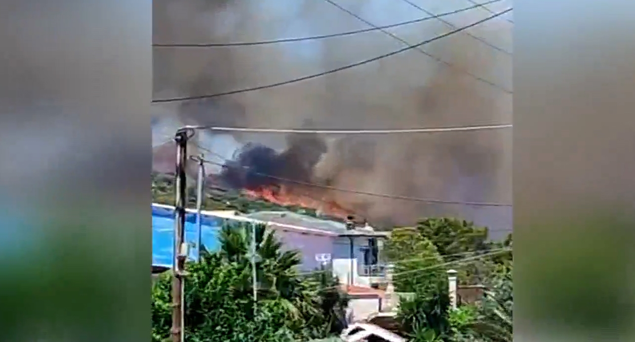 Live – Φωτιά στο Νέο Κουβαρά: Εκκενώνεται ο οικισμός Πέτα – Επιχειρούν εναέρια μέσα