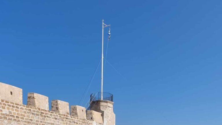 Χανιά: Εικόνα ντροπής της ελληνικής σημαίας στο φρούριο του Φιρκά (βίντεο)