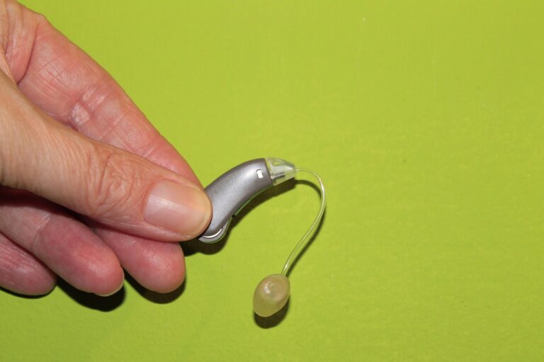 Έρευνα: Πώς τα ακουστικά βαρηκοΐας μπορεί να βοηθήσουν τους ηλικιωμένους που διατρέχουν υψηλότερο κίνδυνο άνοιας