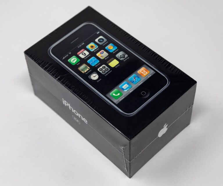 Ένα iPhone πρώτης γενιάς πουλήθηκε σε δημοπρασία για 190.000 δολάρια