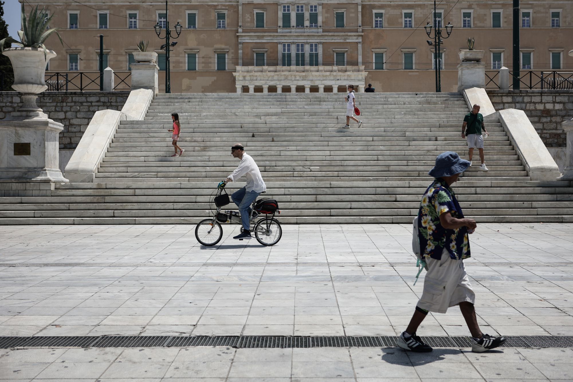 Καύσωνας – Γραφήματα: Οδηγίες του υπουργείου Υγείας για θερμική εξάντληση και θερμοπληξία – Τα συμπτώματα